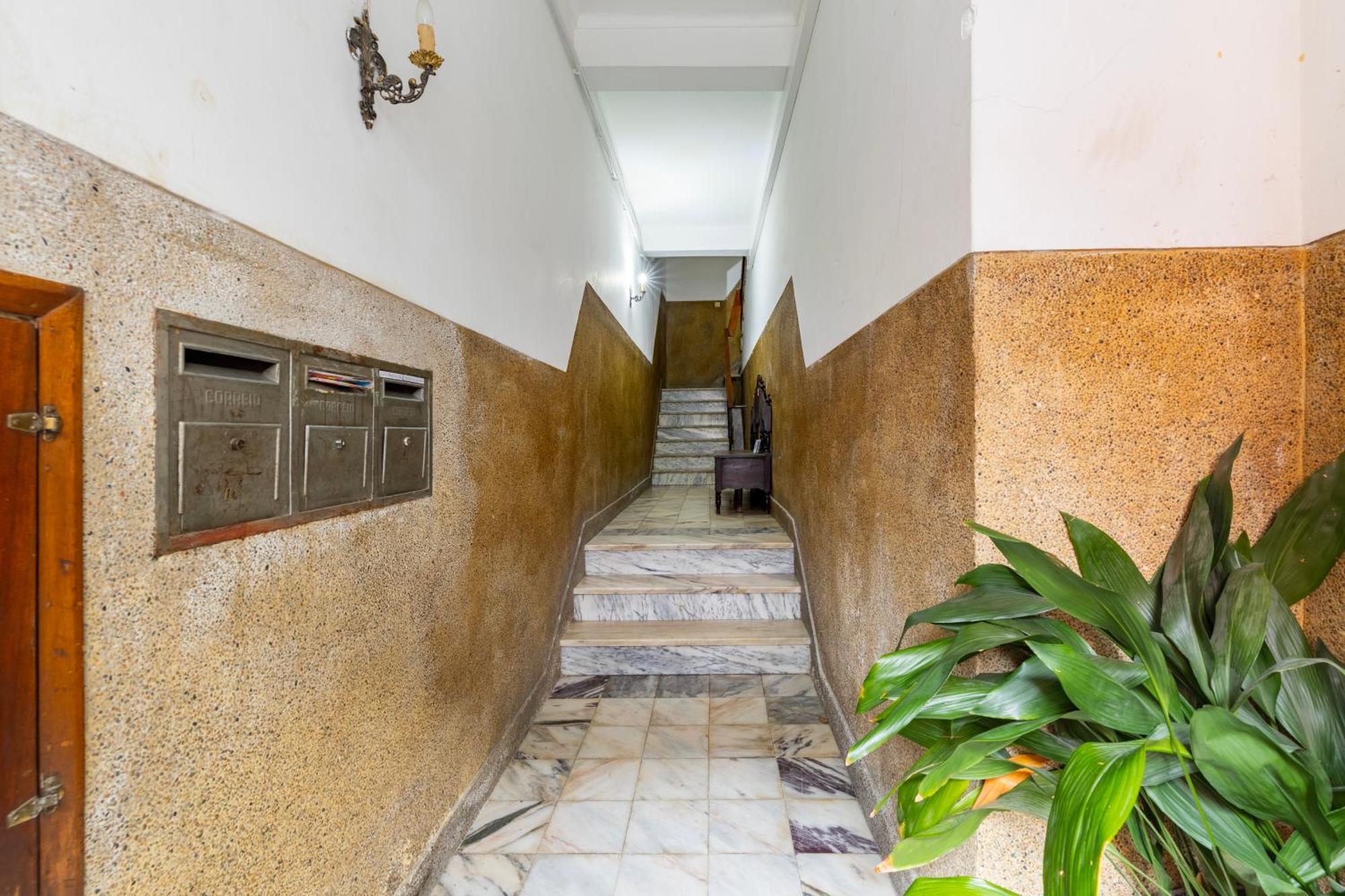 Cosy Remodeled Apartment In The City Center Fundao Bagian luar foto