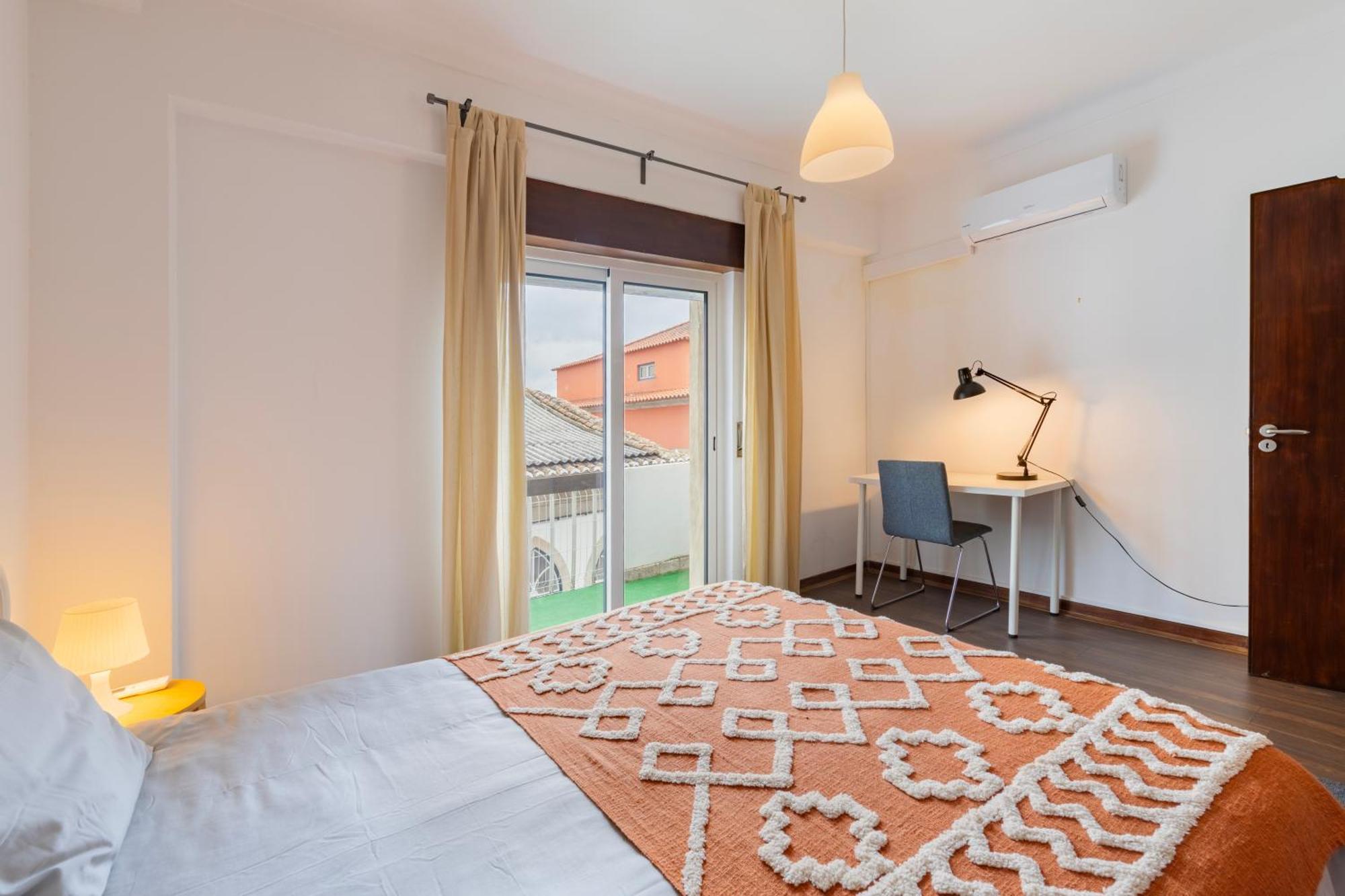 Cosy Remodeled Apartment In The City Center Fundao Bagian luar foto